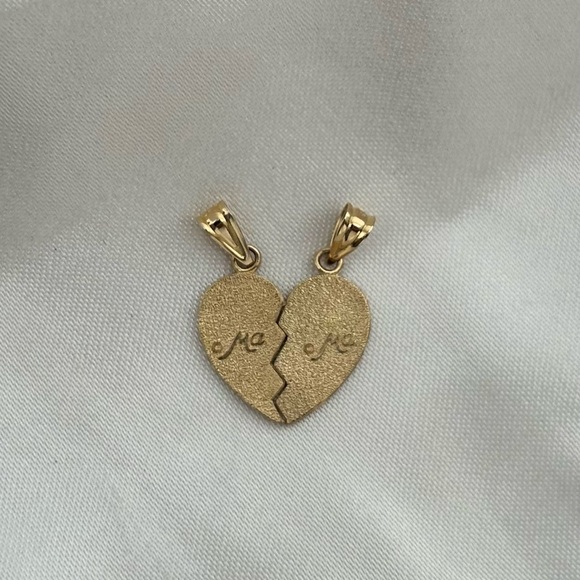 *VINTAGE* Never worn 14k Gold Michael Anthony Sister Pendant Set - Picture 3 of 5